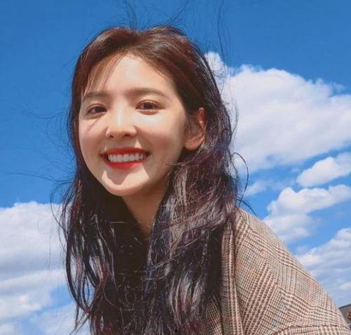 网红爱婷哥吃瓜图片高清,高清图片揭秘娱乐圈幕后真相